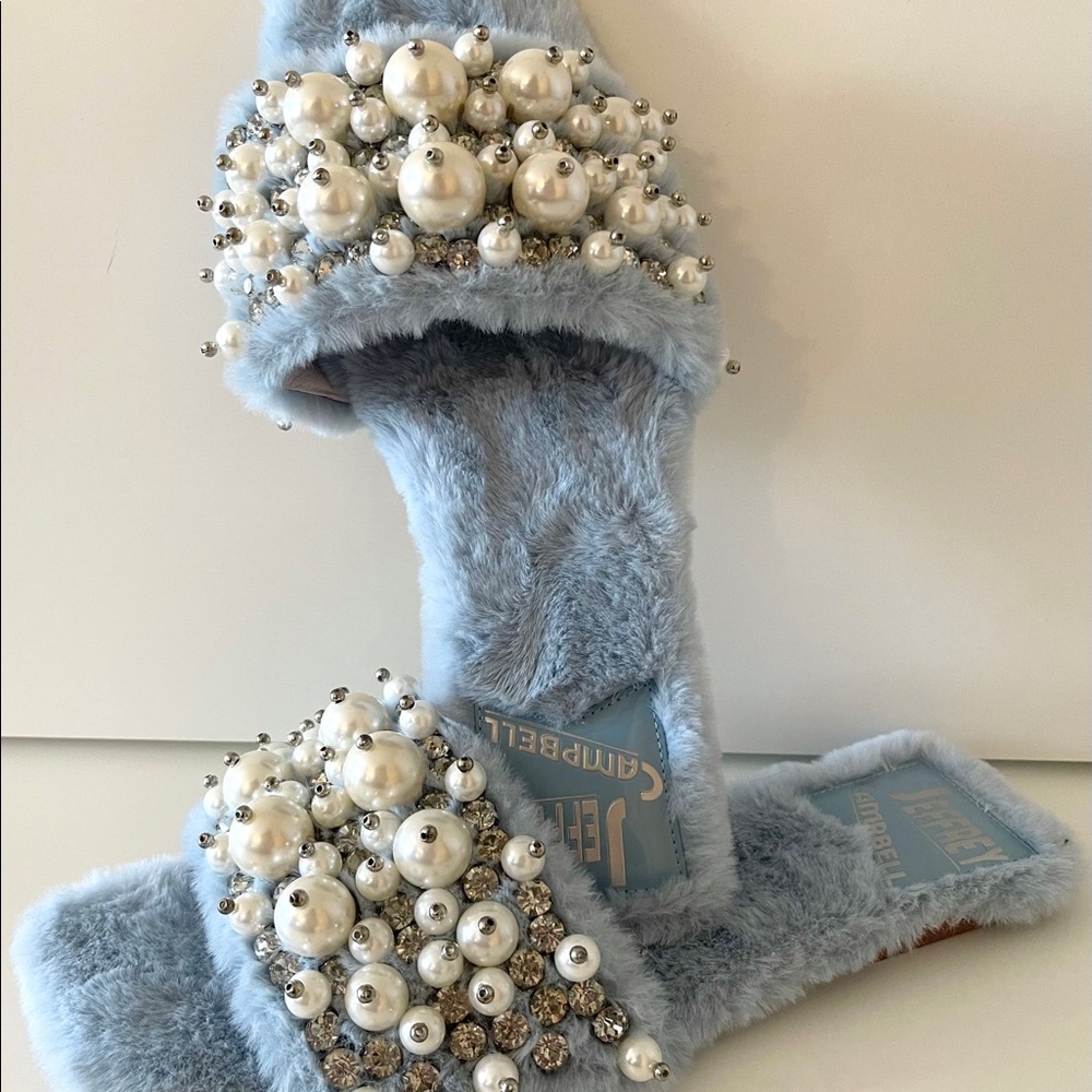 Facile Faux Fur Slide Sandal
JEFFREY CAMPBELL size 8.5